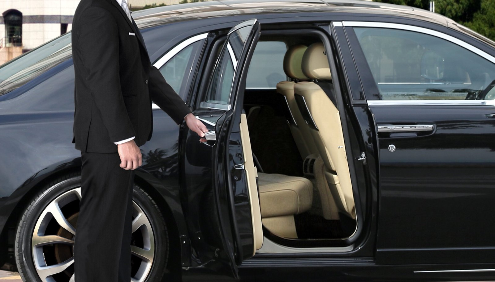 Why Limo Service to the Airport is the Ultimate Travel Solution